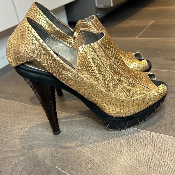 FINSK Platform Gold Faux Snakeskin Open Toe Stiletto Heels size Made in Italy - Picture 3 of 17
